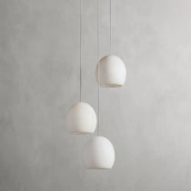 Auris 3-light marble chandelier close-up